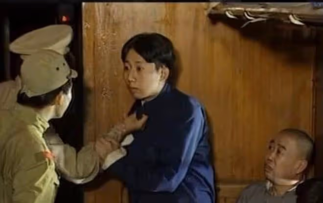 相聲演員汪洋曾主演《馬三立》,郭德綱拿他砸掛,倆人逗急了