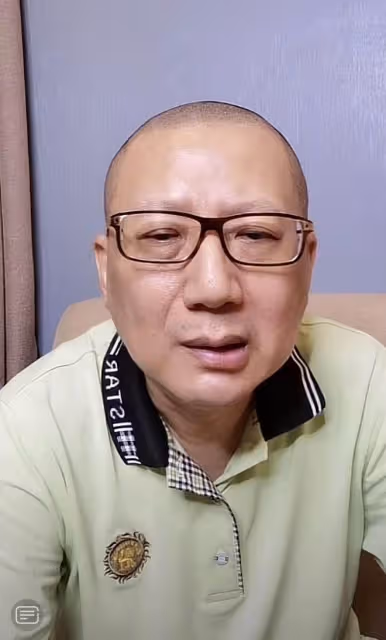 相聲演員汪洋曾主演《馬三立》,郭德綱拿他砸掛,倆人逗急了