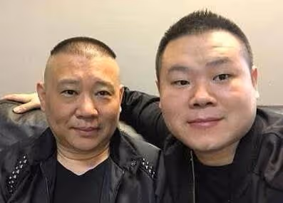 郭德綱過生日,岳雲鵬從懷裡掏出一沓錢:師父,這錢你喜歡啥買啥