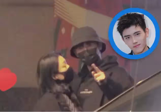 陳飛宇風波後首現身,怒指媒體記者滿臉凝重,摟著媽媽不斷安慰