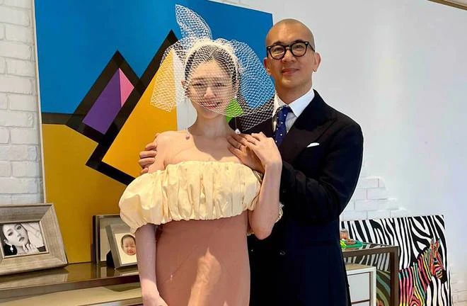 大S最新露面相當喜人,挽著具俊曄的脖子甜笑,夫妻很恩愛