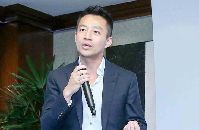 大S最新露面相當喜人,挽著具俊曄的脖子甜笑,夫妻很恩愛