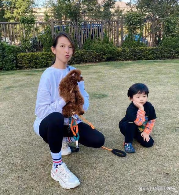 蔡少芬情人節獨自吃早餐,自稱很孤獨,但卻囑咐張晉好好乾活賺錢