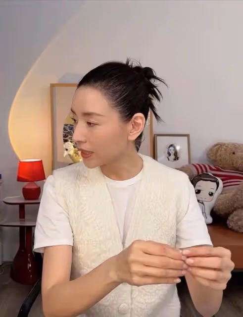 董潔帶貨居然獲網友好評?直播間很安靜,沒有工作人員和助理!