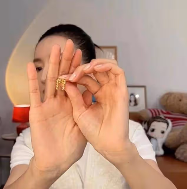 董潔帶貨居然獲網友好評?直播間很安靜,沒有工作人員和助理!