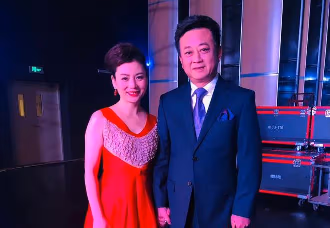 朱軍老婆譚梅情人節表白老公,曬合照恩愛如初,完全不受風波影響