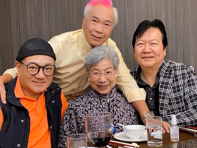 恭喜！72歲李龍基迎娶39歲女友，已將全部財產交給女方支配