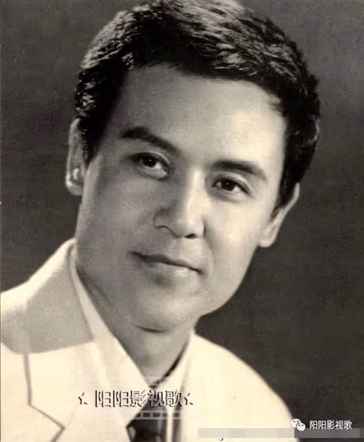 達式常英俊男星,為拍好戲險些喪命,如今80歲近照曝光面容慈祥