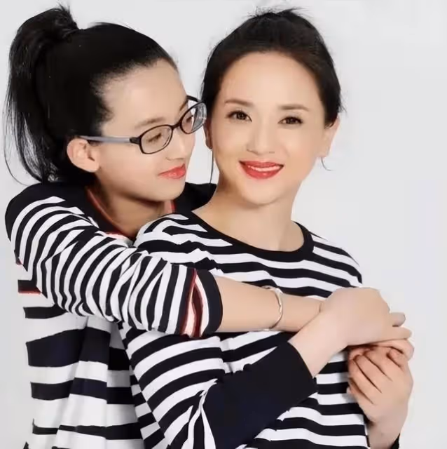 陶慧敏:沒有「守寡10年」,嫁初戀王設忠恩愛至今,女兒貌美如花