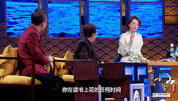 2014年,董卿專程去美國生孩子,讓兒子自動獲得美國國籍。面對質疑,董卿回答:為了讓孩子能夠受到更好地教育,更方便弘揚中華文化