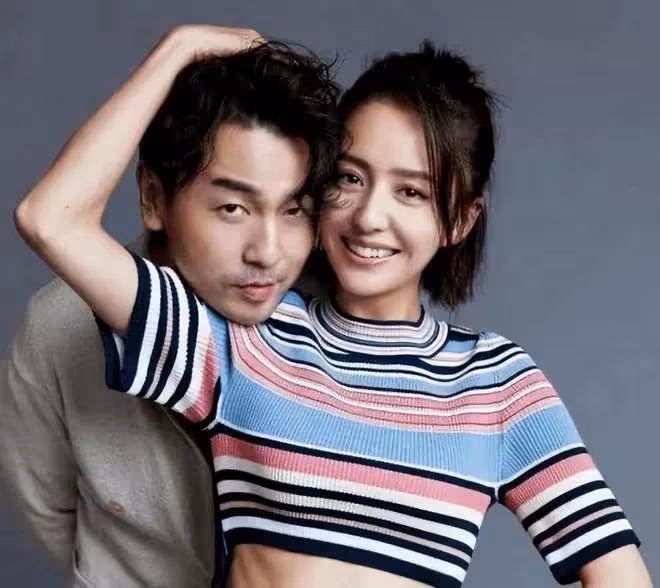 雷佳音：帶老婆三亞度假，夫妻同框被指像父女，曾自稱愛上佟麗婭