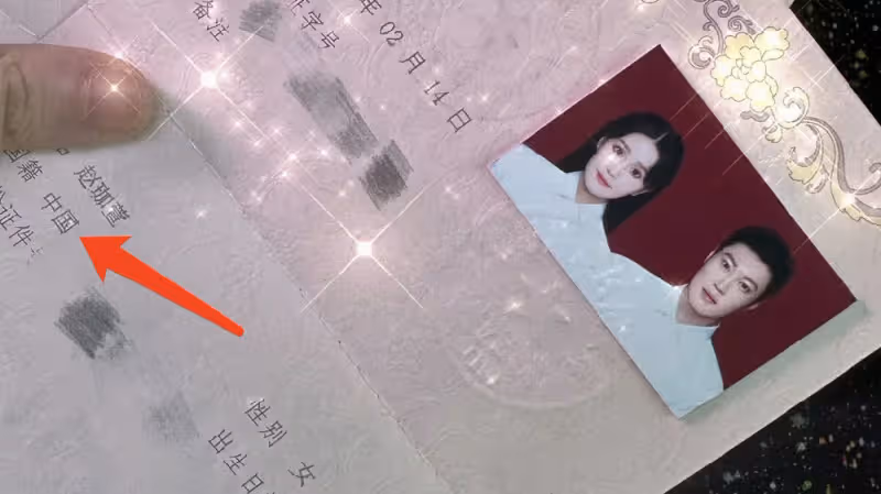 趙本山女兒情人節領證，曬婚紗照官宣結婚，證件信息力證她國籍未改