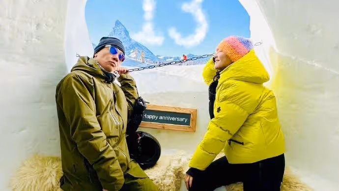 應采兒慶結婚13年，與陳小春結束浪漫之旅，飛回家陪兒子過情人節