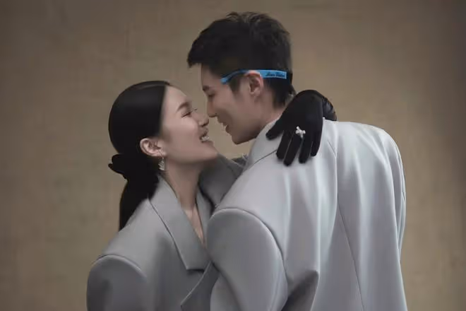 趙本山女兒情人節官宣結婚,曬婚紗照高調示愛老公,甜蜜爆棚