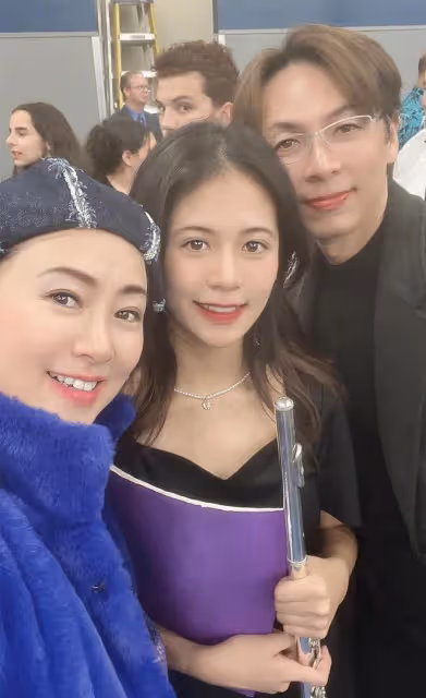 翁虹一家美國過情人節！15歲女兒高顏值賽明星，已入讀當地學校