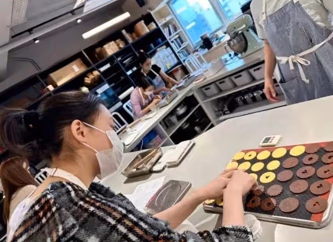 劉秀盈情人節親自做甜品向劉鑾雄示好，因爸爸身體虛弱特意用代糖