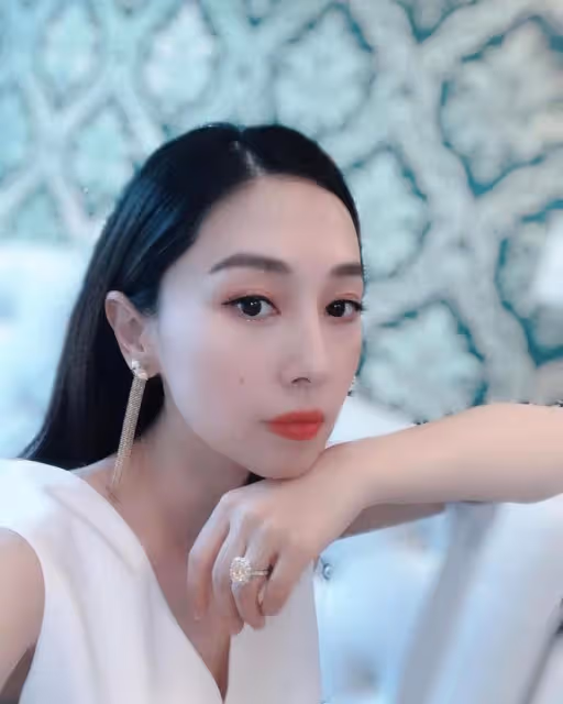 樊少皇情人節曬照表白愛妻，被調侃生活變差，結婚前後兩種狀態