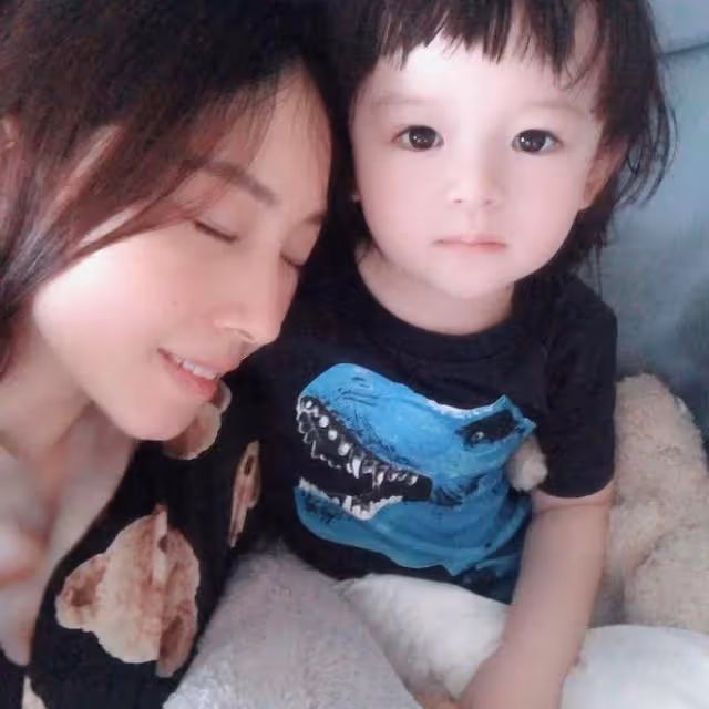 樊少皇情人節曬照表白愛妻，被調侃生活變差，結婚前後兩種狀態
