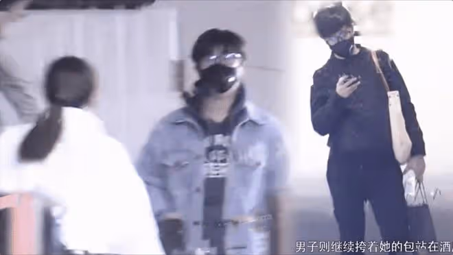 41歲Selina情人節秀恩愛，首曬與34歲男友合影，雪中比心好般配