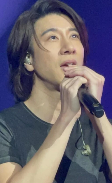 王力宏李靚蕾情人節隔空開戰,從「消費子女」到離婚官司火力全開
