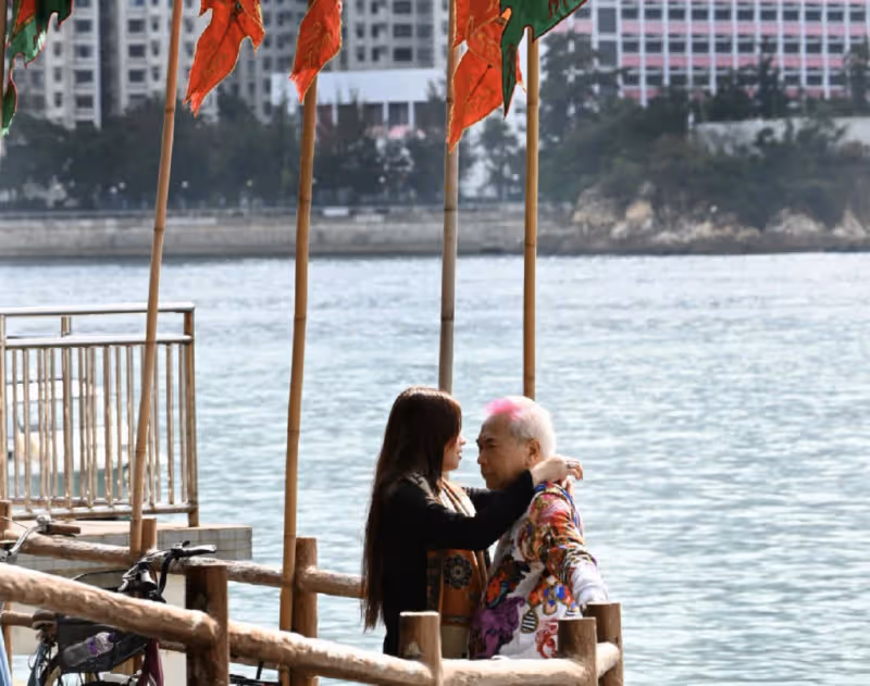 72歲TVB綠葉自曝年內再婚,與小36歲女友交往4年,資產全轉給對方