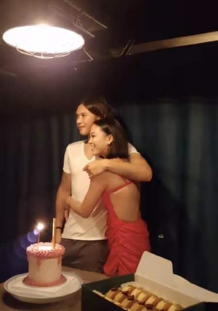 霍英東二房小孫女慶祝生日，罕曬與家人合照，姐姐霍詠詩美麗搶鏡