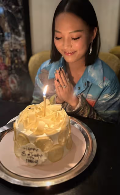 霍英東二房小孫女慶祝生日，罕曬與家人合照，姐姐霍詠詩美麗搶鏡