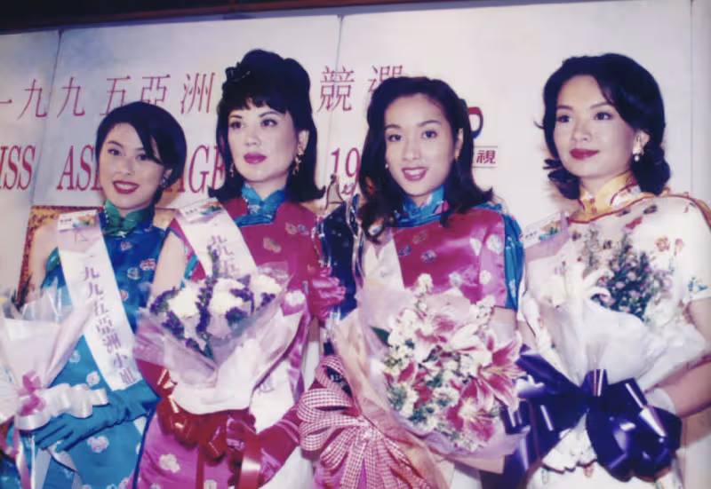 74歲宮雪花為百歲老人祝壽,穿桃色弔帶裙展露好身材,比壽星搶鏡