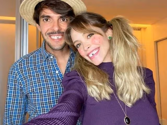 卡卡即將四次當爹!妻子官宣懷孕,兩人幸福美滿男方帥氣依舊