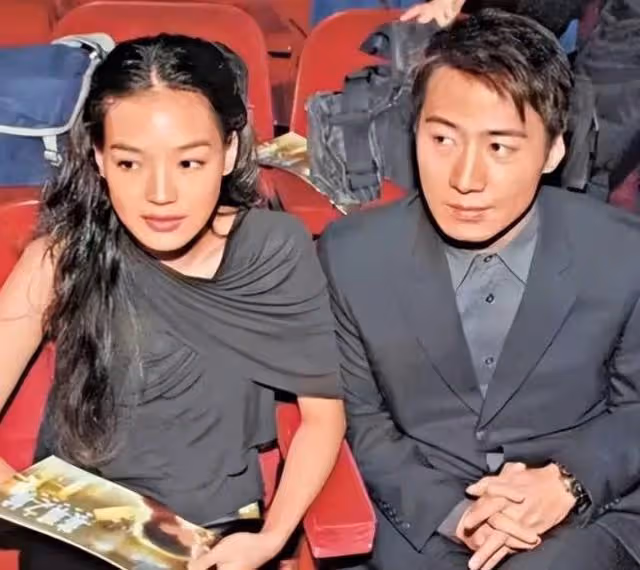 當年舒淇在黎明家過夜被狗仔盯上，她跟成龍說：你幫我把狗仔引開