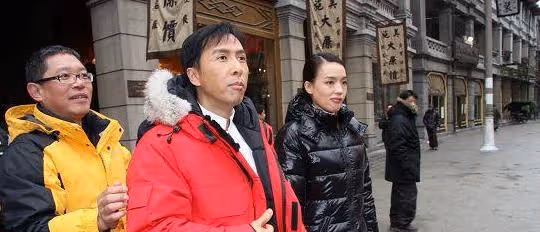 當年舒淇在黎明家過夜被狗仔盯上，她跟成龍說：你幫我把狗仔引開
