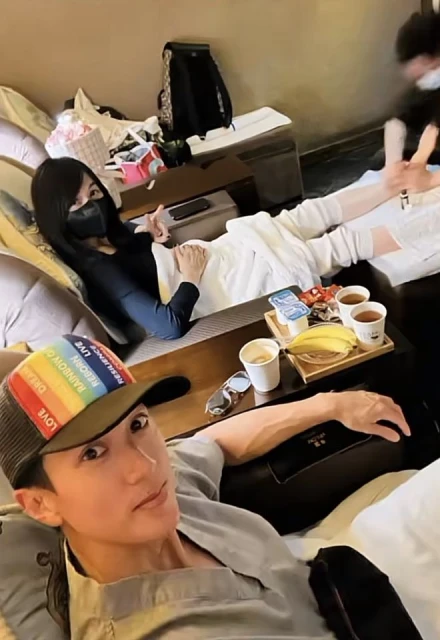 吳尊情人節帶老婆騎單車,親手為妻子做足底按摩,直呼這樣很浪漫