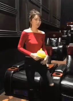 45歲憑「我是歌手」一夜爆紅,如今爆瘦換頭驚呆全網:美到認不出