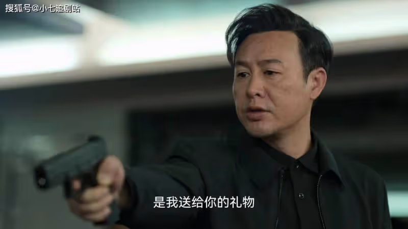 《狂飆》同樣不是親生的，高啟強為何放養高曉晨，培養黃瑤？