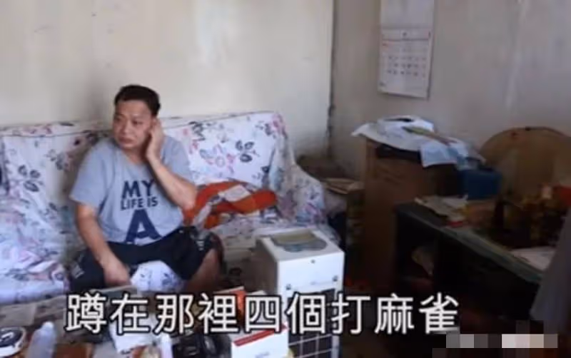 甘比:對親生父親不聞不問,他至今住在貧民窟老無所依很是可憐