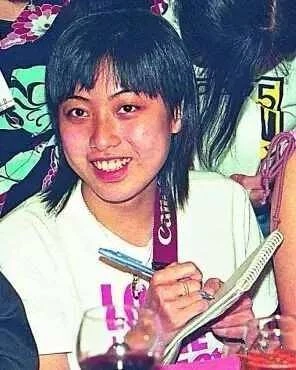 甘比:對親生父親不聞不問,他至今住在貧民窟老無所依很是可憐
