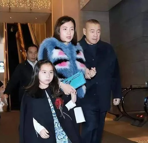 甘比:對親生父親不聞不問,他至今住在貧民窟老無所依很是可憐