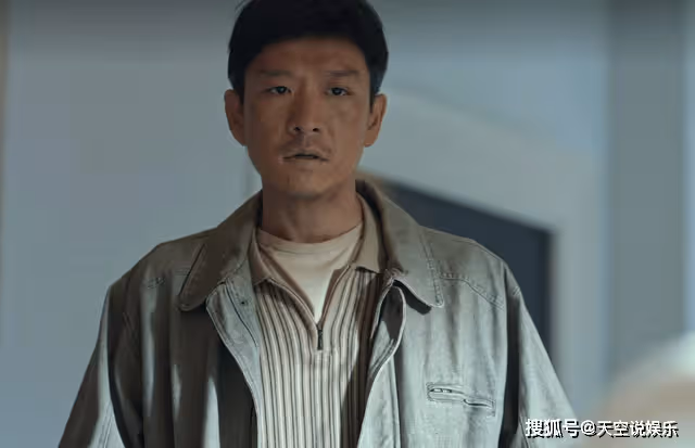 《狂飆》衣著樸素,開著百萬豪車的黃瑤,辜負了老默的期望