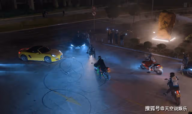 《狂飆》衣著樸素,開著百萬豪車的黃瑤,辜負了老默的期望