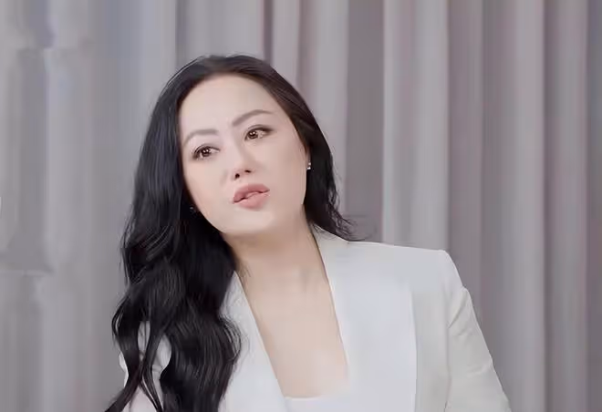 鍾鎮濤兒子情人節送花給章小蕙,破母子不和傳聞,還與女友秀恩愛