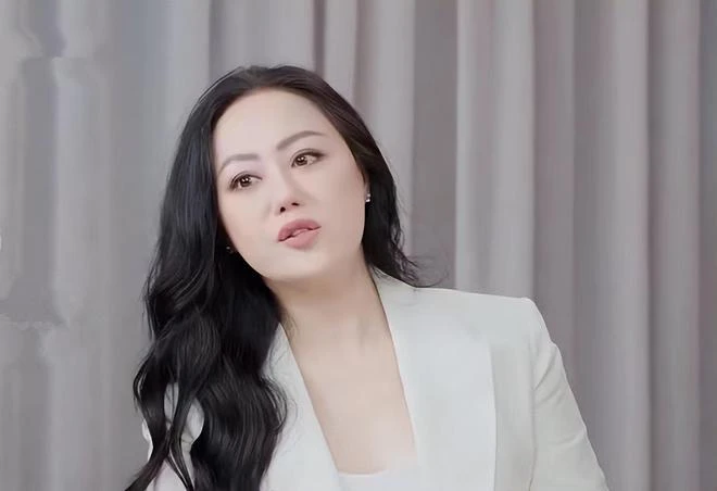 鍾鎮濤兒子情人節送花給章小蕙,破母子不和傳聞,還與女友秀恩愛