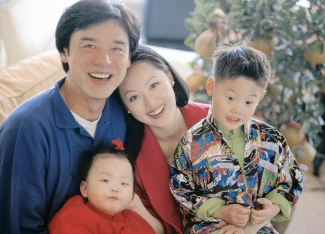 鍾鎮濤兒子情人節送花給章小蕙,破母子不和傳聞,還與女友秀恩愛