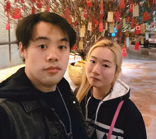鍾鎮濤兒子情人節送花給章小蕙，破母子不和傳聞，還與女友秀恩愛