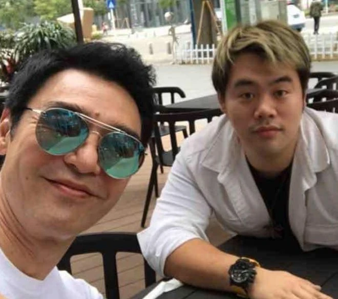 鍾鎮濤兒子情人節送花給章小蕙,破母子不和傳聞,還與女友秀恩愛
