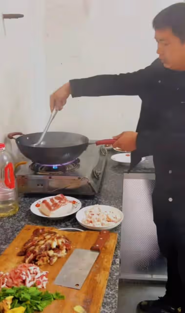 小馬雲范小勤出鏡錄段子,看美女一臉傻笑,范叔未出鏡或又鬧罷工