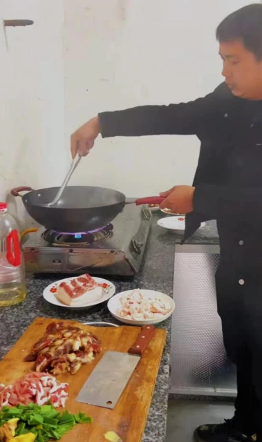 小馬雲范小勤出鏡錄段子,看美女一臉傻笑,范叔未出鏡或又鬧罷工