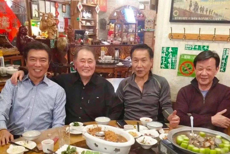 72歲資深演員向雲鵬驟逝,插管急救遭受痛苦,好友透露其生前遺願