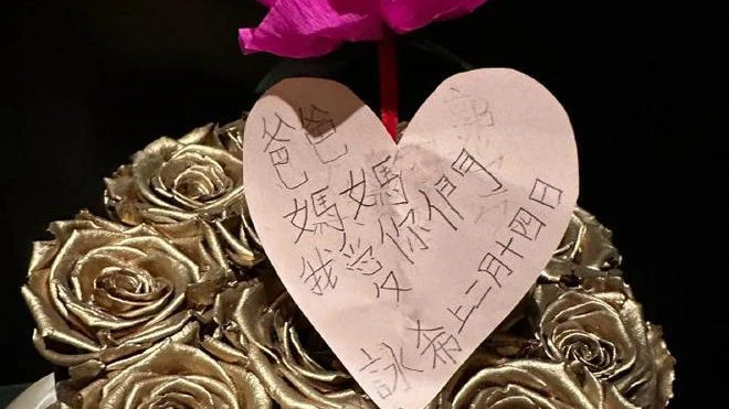 郭富城情人節收女兒賀卡，C寶手寫中文表白爸媽，老父親激動炫耀