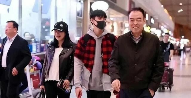 陳飛宇完了?言之尚早,代言沒掉,資源在手,網友辣評:有爹真好!