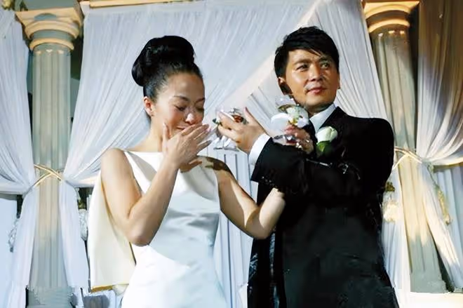 保劍鋒一家豪宅吃大餐慶情人節！大6歲妻子氣質好，兒子帥氣像爸